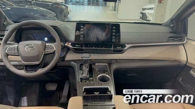 Toyota Sienna 2023 — Şəkil 9/14