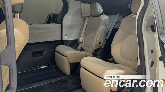 Toyota Sienna 2023 — Şəkil 8/14