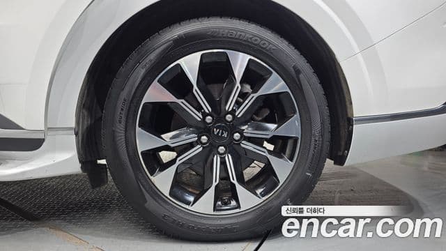 Kia Carnival 2021 — ფოტო 11/40