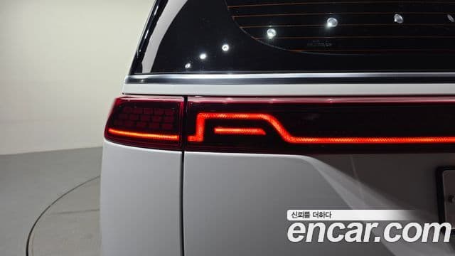 Kia Carnival 2021 — ფოტო 37/40