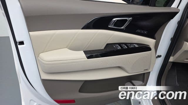 Kia Carnival 2021 — ფოტო 26/40