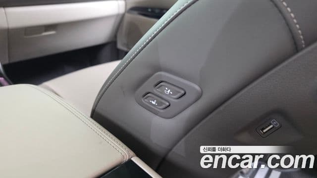 Kia Carnival 2021 — ფოტო 15/40