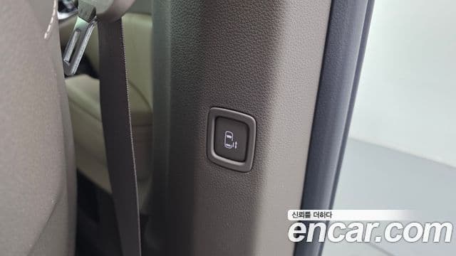 Kia Carnival 2021 — ფოტო 25/40