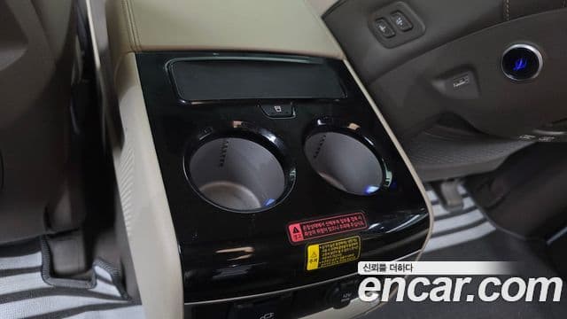 Kia Carnival 2021 — ფოტო 7/40