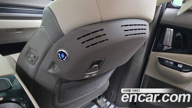Kia Carnival 2021 — ფოტო 9/40