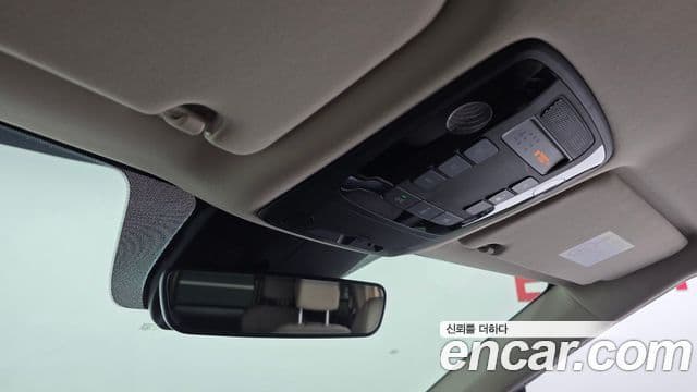 Kia Carnival 2021 — ფოტო 16/40
