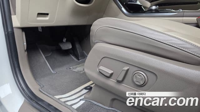 Kia Carnival 2021 — ფოტო 28/40