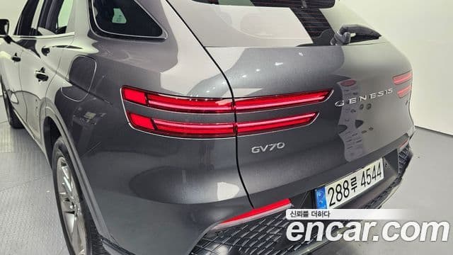 Genesis GV70 2021 — Photo 27/30
