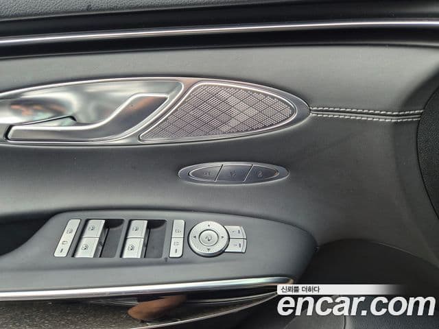 Genesis GV70 2022 — ფოტო 14/20