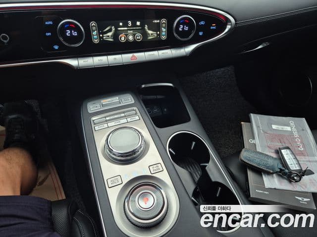 Genesis GV70 2022 — ფოტო 18/20
