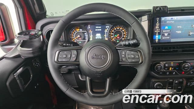 Jeep Wrangler 2025 — Фото 13/20
