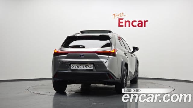 Lexus UX250h 2020 — Şəkil 13/20