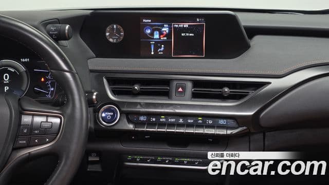 Lexus UX250h 2020 — Şəkil 15/20