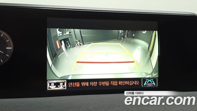 Lexus UX250h 2020 — Şəkil 17/20