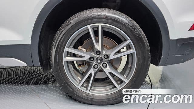 Audi Q5 2021 — Şəkil 31/33