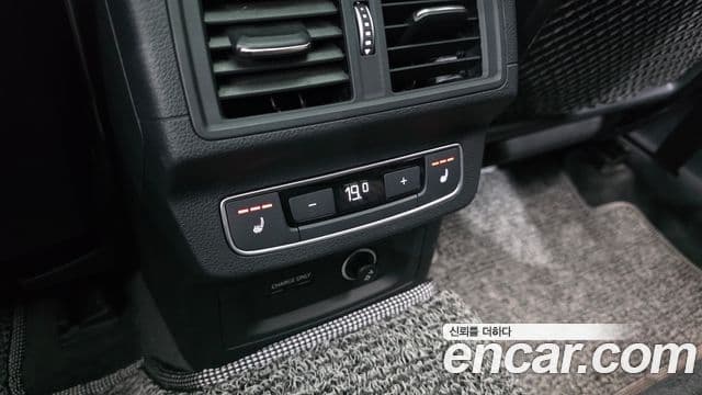 Audi Q5 2021 — Şəkil 22/33