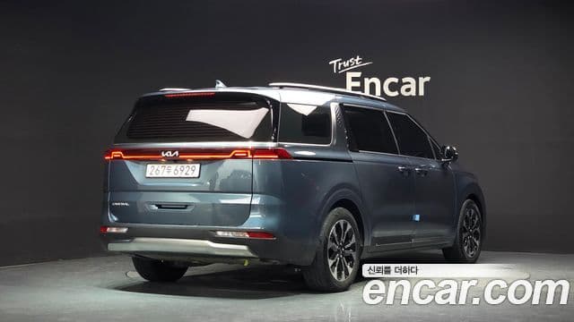 Kia Carnival 2022 — ფოტო 2/20