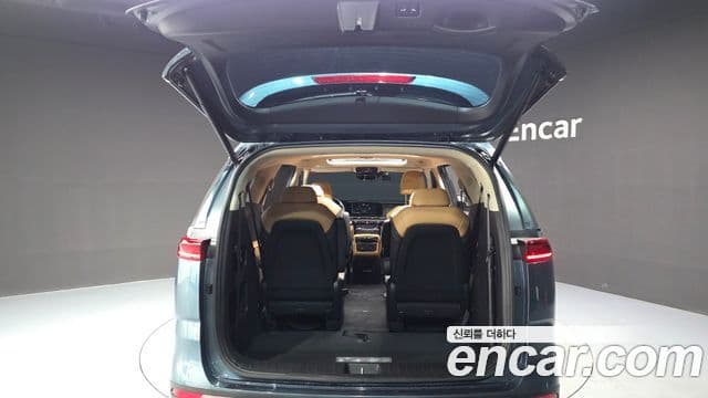 Kia Carnival 2022 — ფოტო 17/20