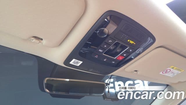 Kia Carnival 2022 — ფოტო 19/20