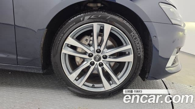 Audi A6 2022 — ფოტო 18/39