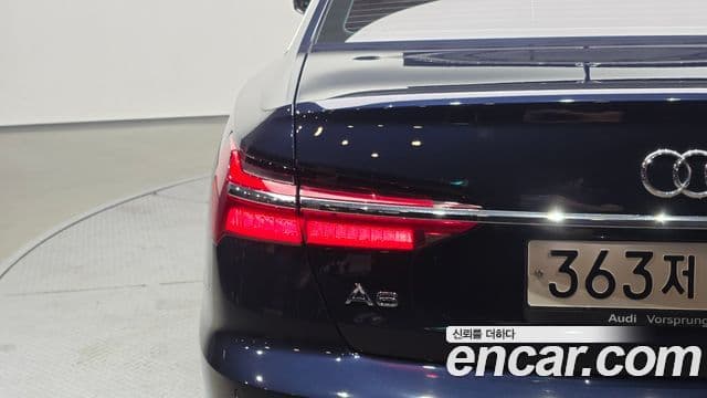 Audi A6 2022 — ფოტო 13/39