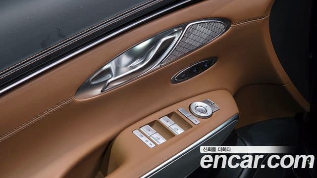 Genesis GV70 2023 — ფოტო 16/20