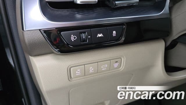 Kia Carnival 2021 — Şəkil 16/20