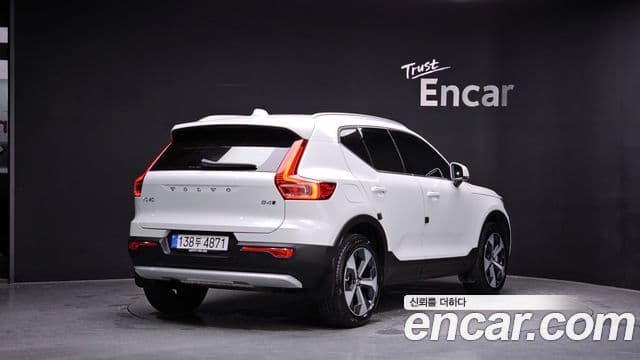 Volvo XC40 2025 — ფოტო 2/20