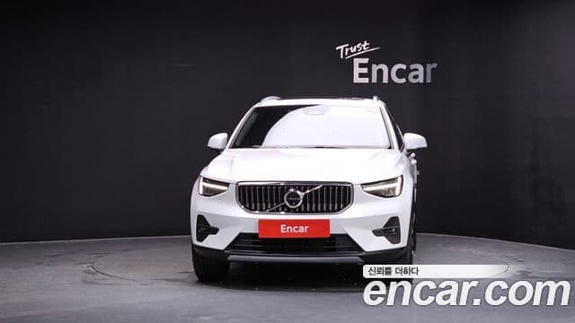 Volvo XC40 2025 — ფოტო 3/20