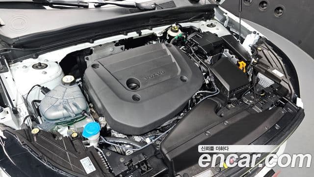 Volvo XC40 2025 — ფოტო 6/20