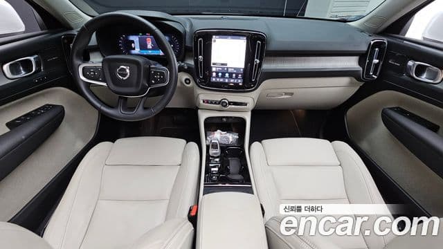 Volvo XC40 2025 — ფოტო 7/20