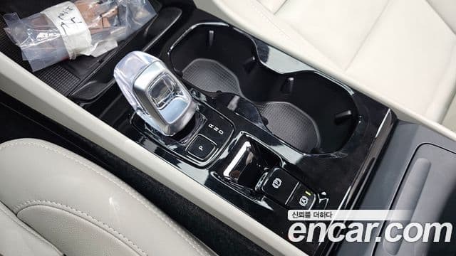 Volvo XC40 2025 — ფოტო 9/20