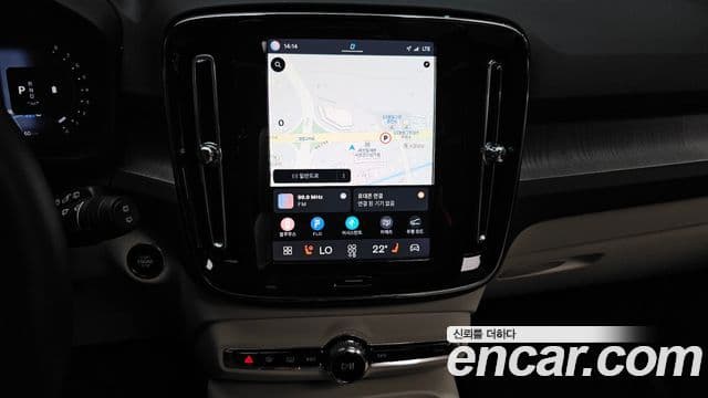 Volvo XC40 2025 — ფოტო 13/20