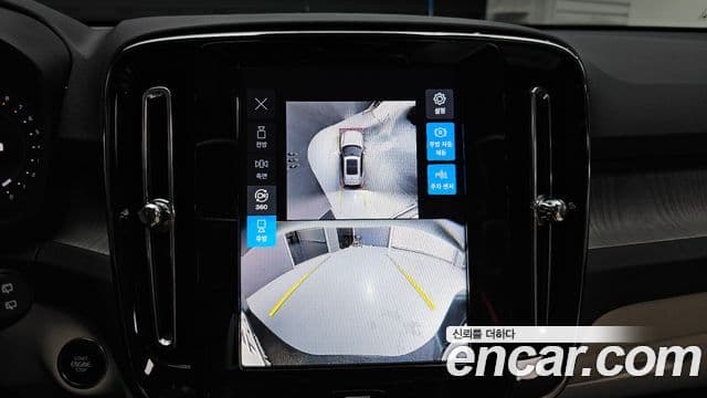 Volvo XC40 2025 — ფოტო 14/20