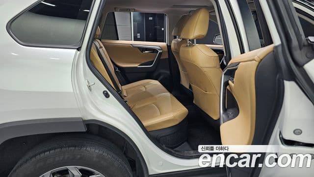 Toyota RAV4 2023 — Şəkil 12/20