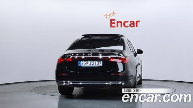 Mercedes-Benz E-Class 2024 — ფოტო 4/20