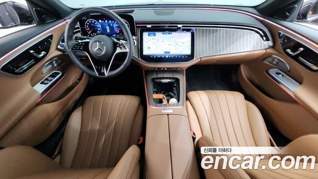 Mercedes-Benz E-Class 2024 — ფოტო 7/20