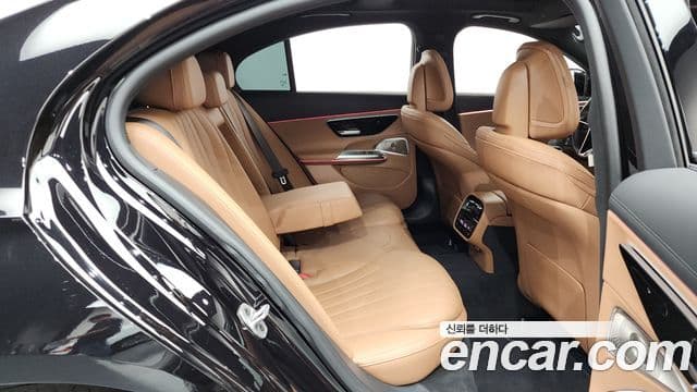 Mercedes-Benz E-Class 2024 — ფოტო 11/20