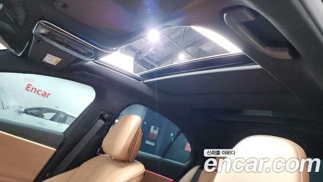 Mercedes-Benz E-Class 2024 — ფოტო 18/20