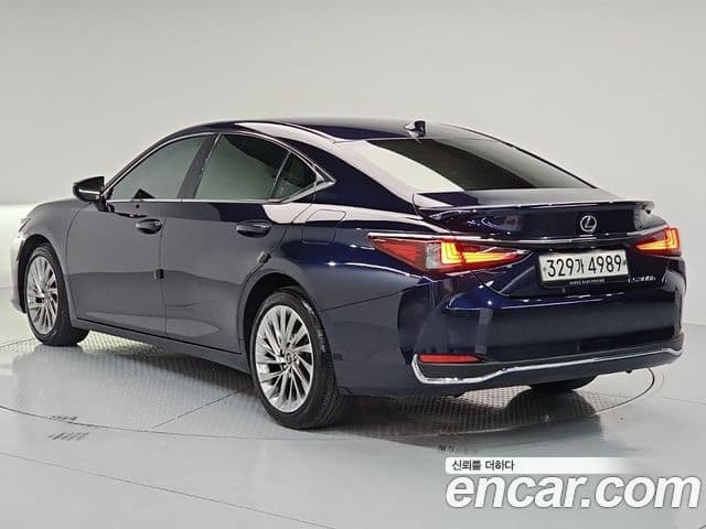 Lexus ES300h 2023 — Şəkil 11/20