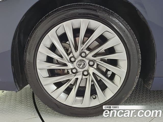 Lexus ES300h 2023 — Şəkil 13/20