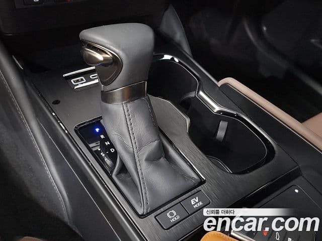 Lexus ES300h 2023 — Şəkil 16/20