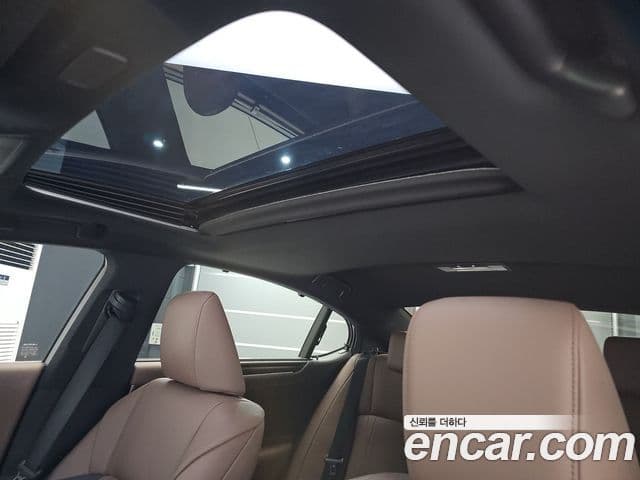 Lexus ES300h 2023 — Şəkil 6/20