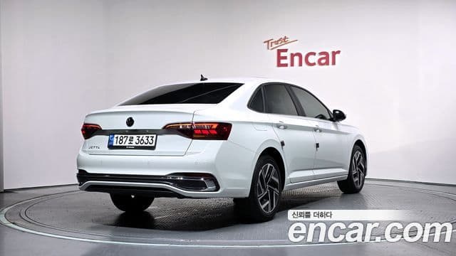 Volkswagen Jetta 2023 — Photo 15/20