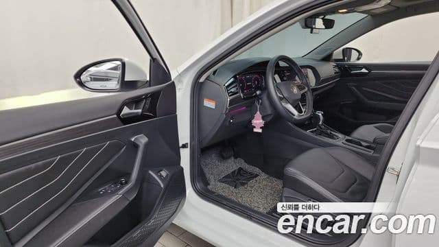 Volkswagen Jetta 2023 — Photo 17/20