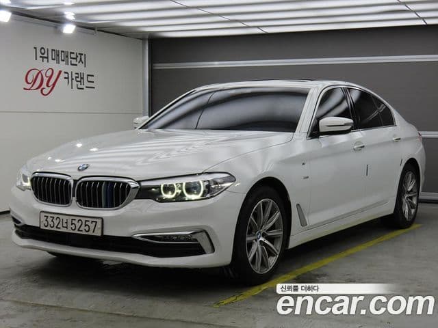 BMW 5 Series 2018 — ფოტო 20/20