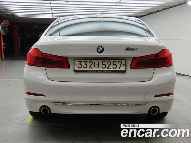BMW 5 Series 2018 — ფოტო 2/20
