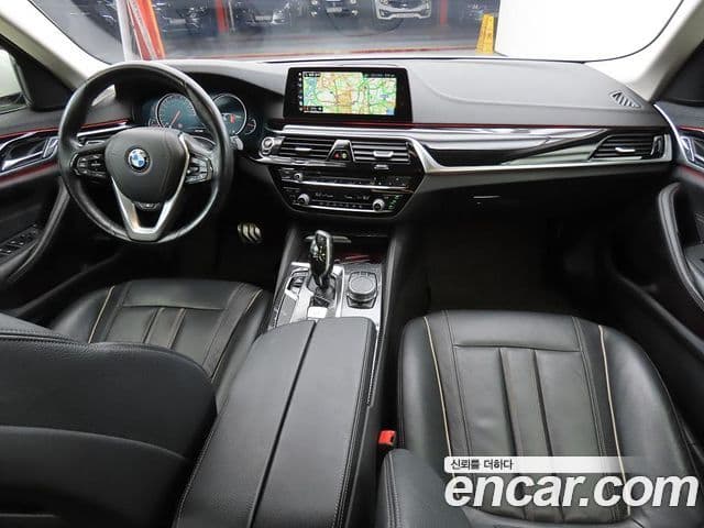 BMW 5 Series 2018 — ფოტო 4/20