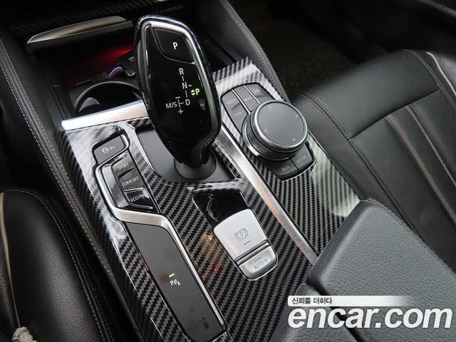 BMW 5 Series 2018 — фото 13 из 20
