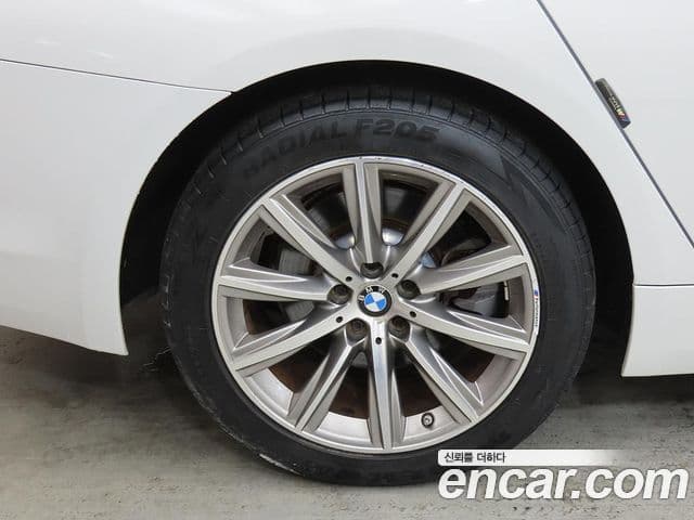 BMW 5 Series 2018 — ფოტო 19/20